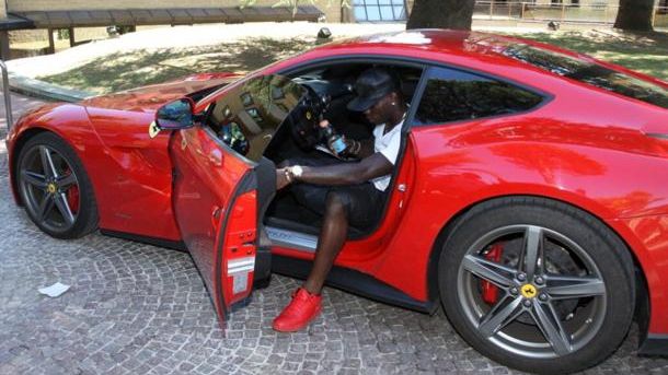 Balotelli, faultat de polițiști. Greșeala pe care a făcut-o cu bolidul său 