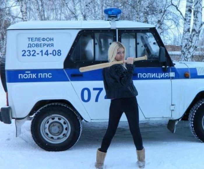 Ce fac de fapt rușii cu bâtele de baseball. IMAGINI INCREDIBILE