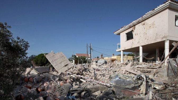 120 de butelii ce urmau să fie folosite pentru atentate cu bombă la Barcelona,descoperite la Alcanar