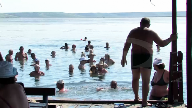 "Aurul negru" din adâncurile unui lac din România. Turiştii spun că face minuni