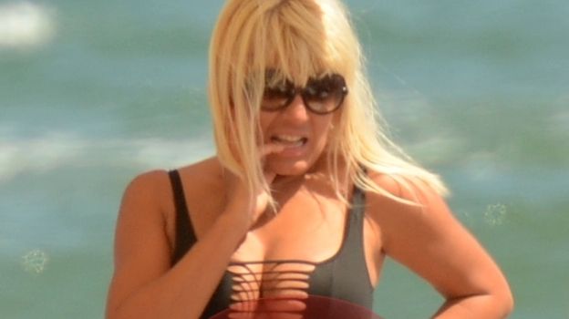 Cum a fost surprinsă Elena Udrea pe plajă, în Mamaia