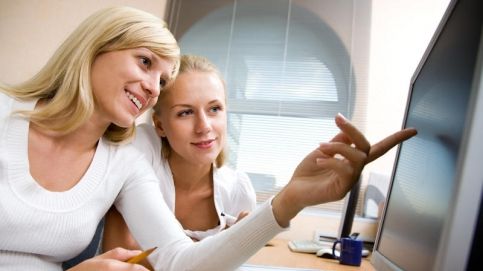 O femeie a înselat sute de persoane prin această metodă. Cum a reuşit să strângă sute de mii de lei