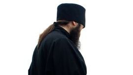 Scene șocante în Constanța: Un călugăr a bătut măr un bețiv agresiv într-un autobuz  