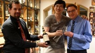 S-a dus la munte și a vrut să se răsfețe. A plătit o sumă INCREDIBILĂ pe un pahar de whisky