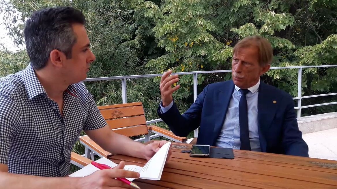 Selecţionerul Christoph Daum a rupt tăcerea pentru realitatea.net: "Pot să vină Mourinho şi Guardiola împreună, degeaba"