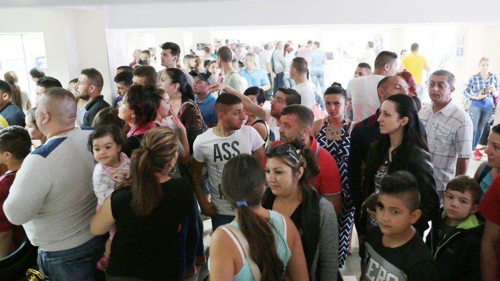 Scandal la Serviciul de Paşapoarte din Galaţi