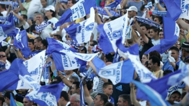 Zeci de suporteri ai Craiovei, reținuți la Milano