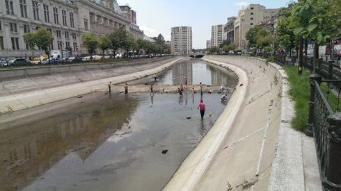 Tragedie în Capitală. Un bărbat s-a înecat în Dâmboviţa