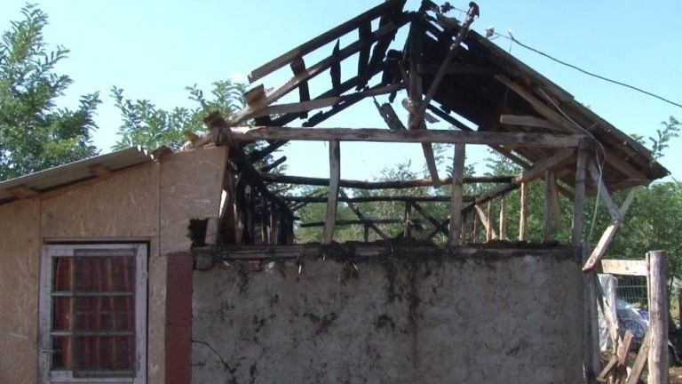 Un piroman a pus pe jar o întreagă comunitate. Oamenii fac de pază noaptea de frica lui