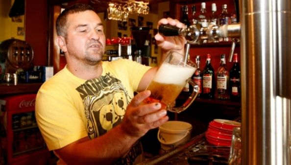 Leonard Doroftei, somat să evacueze locaţia unde are un pub, în Ploieşti