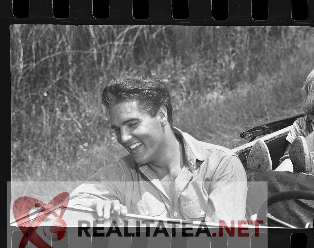 EXCLUSIV | Imagini nemaivăzute cu Elvis Presley, ASCUNSE timp de 56 ani, făcute publice acum