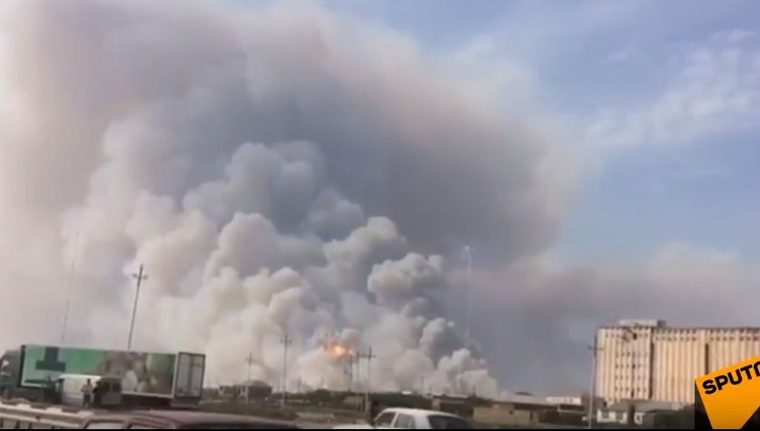 EXPLOZIE puternică la un depozit militar din Azerbaijan. Mai multe RACHETE au incendiat un cartier