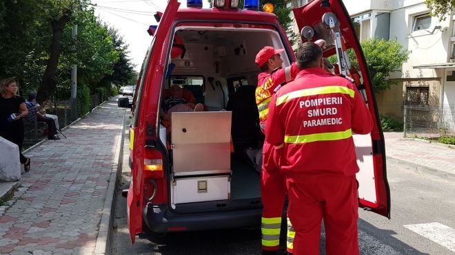 Femeie înjunghiată în plină stradă