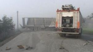 Accident în Vaslui. Un preot care consumase alcool, s-a răstunat cu TIR-ul plin cu ciment