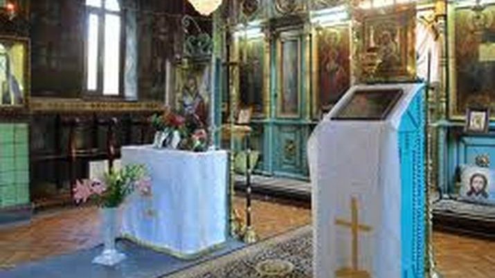 A intrat în biserică pe geam și a furat tot! Cine este hoțul