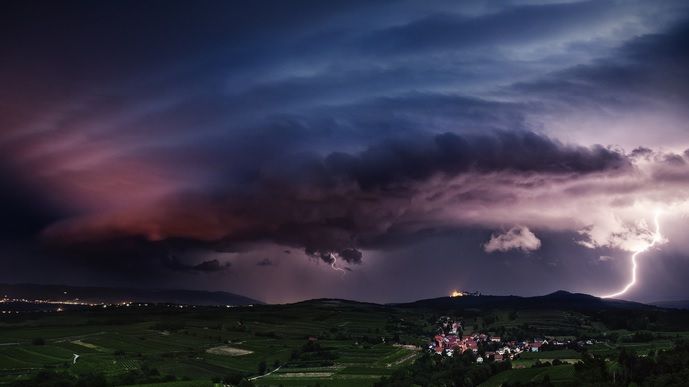 TRAGEDIE! Doi morți și 120 de răniți, după o FURTUNĂ VIOLENTĂ, izbucnită din senin