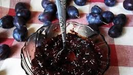 Aşa prepari cel mai bun gem de prune fără zahăr. E pur şi simplu delicios!