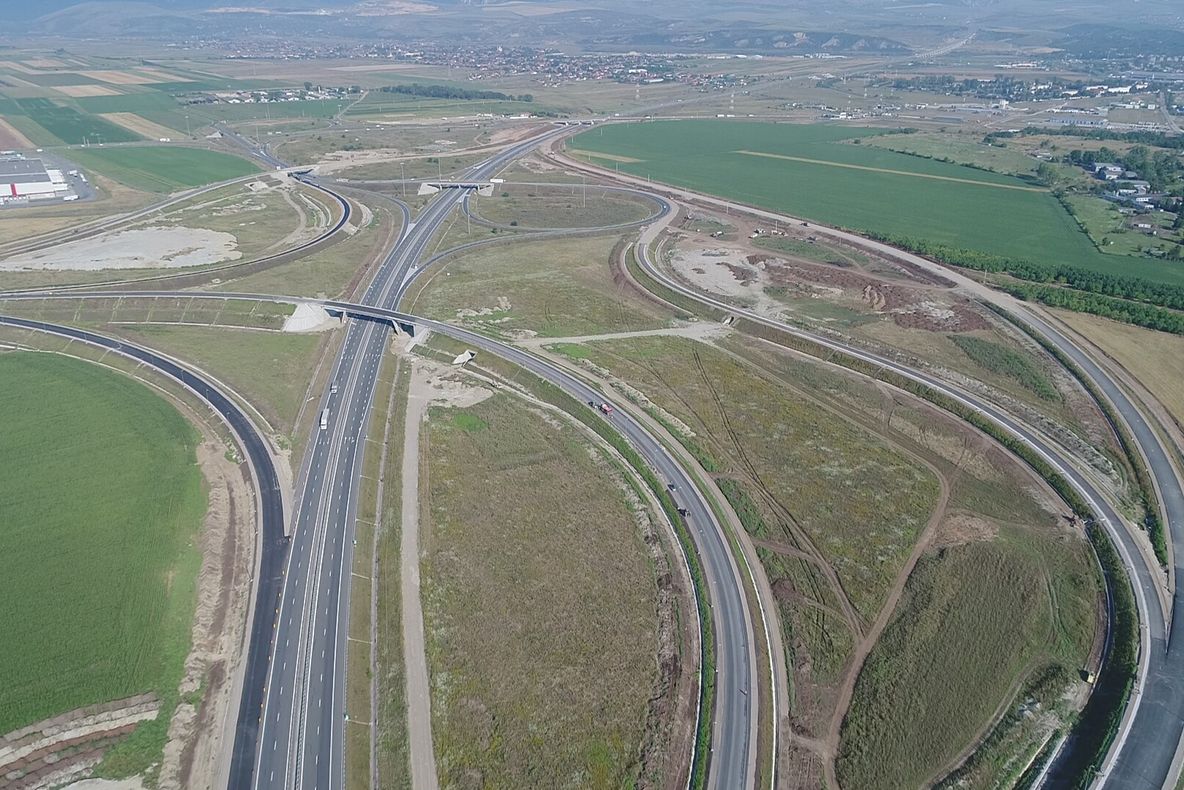 VIDEO. Noi imagini cu cel mai spectaculos nod rutier de autostradă din România