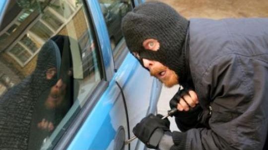 Un om de afaceri disperat, după ce hoţii l-au prădat pentru a şasea oară: "Mi-au luat tot"