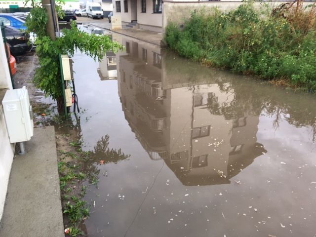 GALERIE FOTO. Oraşul din România care s-a transformat în mica Veneţie după câteva ore de ploaie 