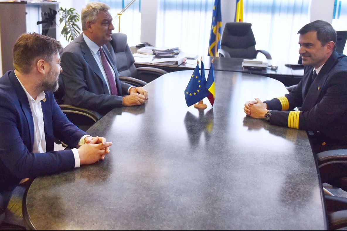 Premierul Tudose, inspecţie neașteptată la Tarom: "Arată de parcă nu ar fi avut conducere până acum"