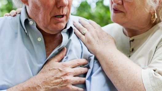 Corpul te AVERTIZEAZĂ cu o lună înainte că urmează să faci atac de cord! Semnele INFARCTULUI 