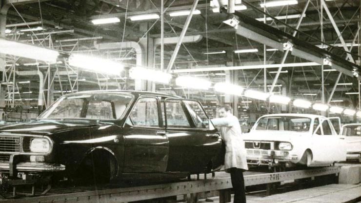 A găsit într-un garaj o Dacie 1310 nouă, din 1994.Era uitată.S-a uitat în bord, nu i-a venit a crede