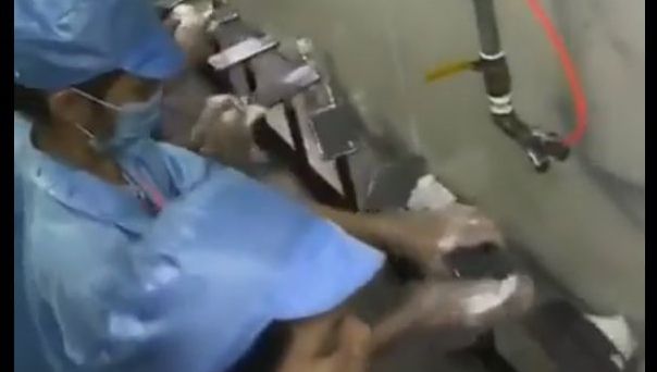 VIDEO. Cum este produs iPhone8. Imagini surprinse de camera ascunsă în fabrica din China 