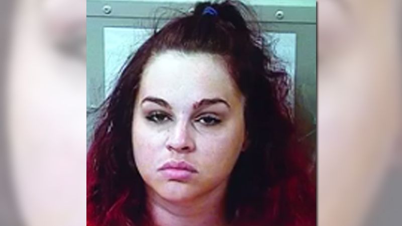 De NECREZUT - la finalul nunţii, mireasa a scos din rochie un pistol. L-a îndreptat spre mire şi...