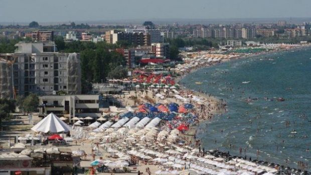 Terase închise pe litoral. Cu ce erau serviţi turiştii: "Nu e suc. E un amestec..."