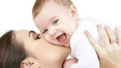 Câţi bani pot să câştige mamele în concediul de creştere a copilului ca să nu piardă indemnizaţia