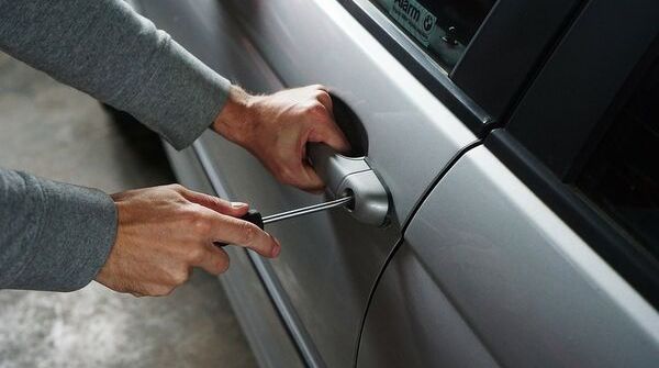 Aceasta este cea mai furată mașină din România! Surpriză! Cine e pe locul doi! Singura soluție...