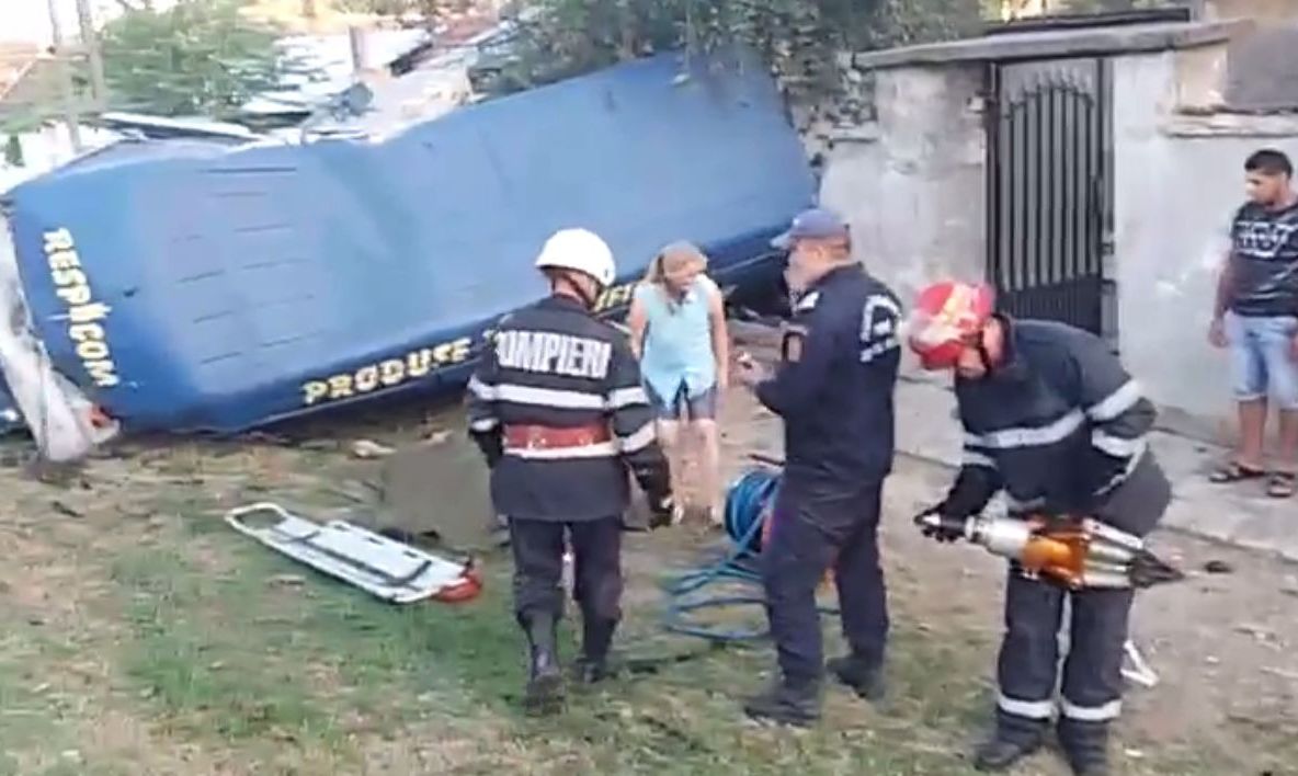 Grav ACCIDENT în Caraș Severin. Plan ROȘU de intervenție. Cel puțin șase victime - IMAGINI ȘOCANTE