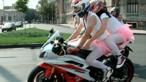 Greșeala pe care o fac toți șoferii când îi depășește o motocicletă în viteză