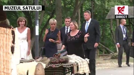 Întâlnirea Iohannis-Macron s-a mutat la Muzeul Satului. Ce a vizitat președintele francez
