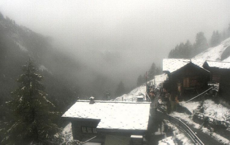 Brr! Ninge în luna august. Localnicii s-au trezit cu zăpadă la geam