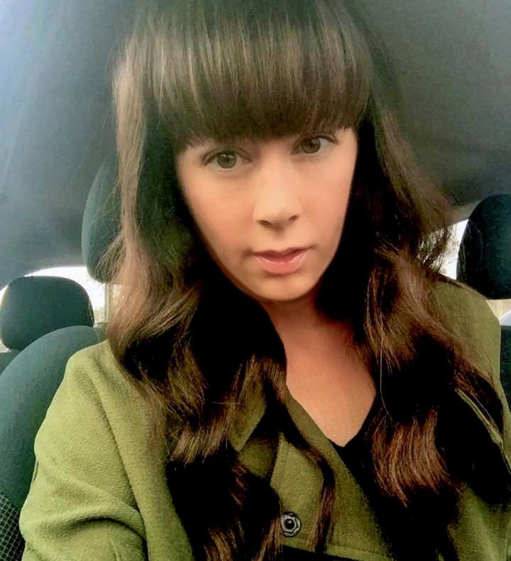 A mers să îşi tatueze sprâncenele, pentru că le dorea mai pline. Acum are înfăţişarea unui monstru!