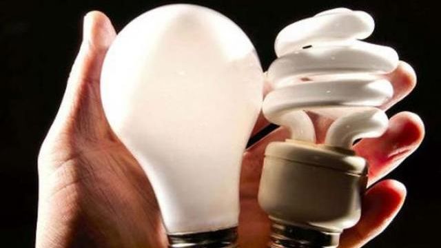 Camera Deputaţilor vrea să cumpere beculețe în valoare de aproximativ 350.000 de lei