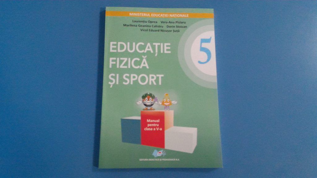 ABERANT: manualul care îi învaţă pe copiii de clasa a V-a să MEARGĂ, tipărit - FOTO