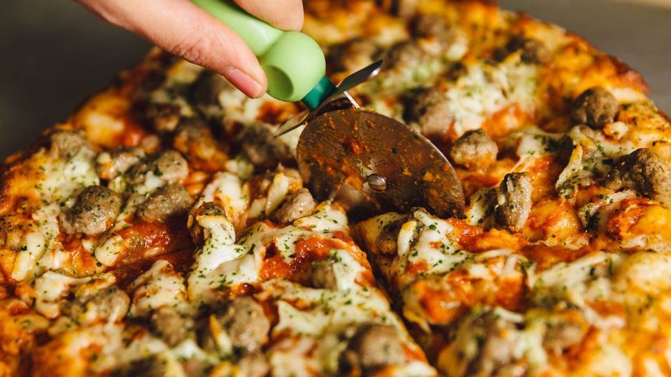 A comandat pizza și a început să mănânce. Ce a urmat este incredibil