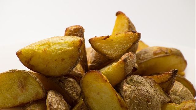 Cum prepari cartofi prăjiți fără ulei. Sunt delicioși