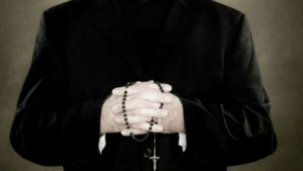 "Toţi episcopii să probeze castitatea. Şi pe faţă, şi pe spate". Propunere uluitoare a unui preot 