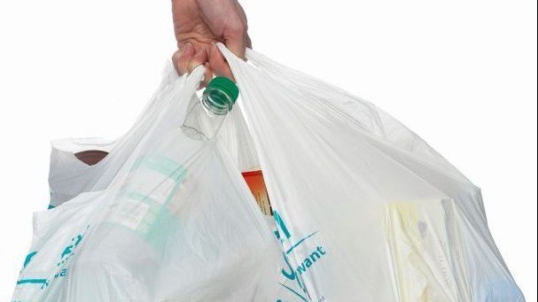 Este oficial! În această țară s-au interzis pungile de plastic