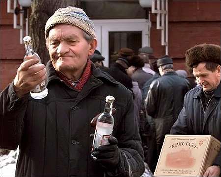 Lovitura DURĂ pe care Rusia le-o pregăteşte alcoolicilor, ţara în care autorităţile DĂRUIESC votcă