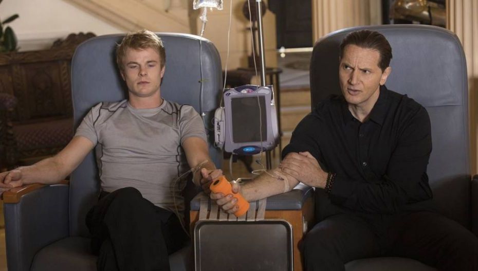 EXPERIMENT. Într-o clinică din SUA, bogații își înjectează sânge de tineri pentru a trăi mai mult