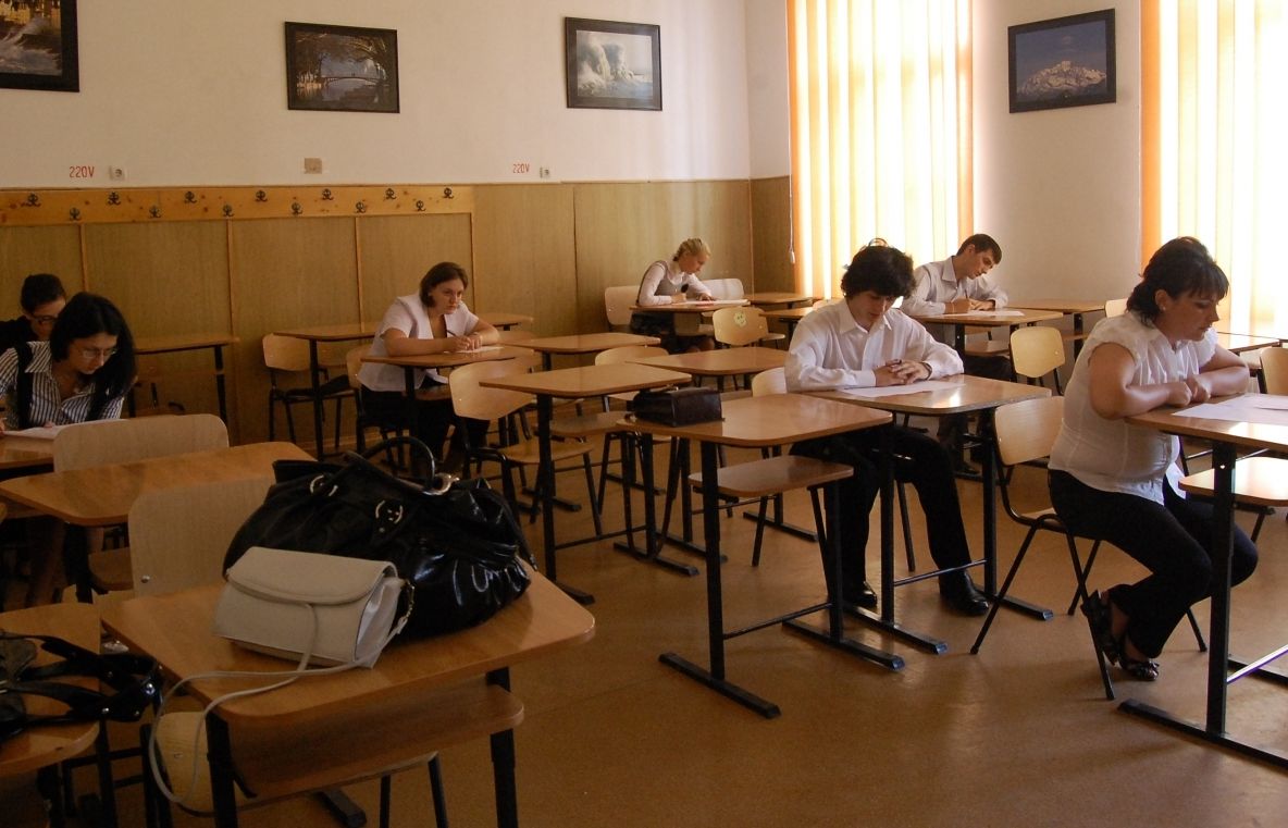 Ministrul Educației și premierul Orban, acționați în judecată de reprezentanți ai asociațiilor de elevi