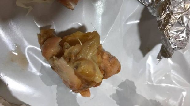 I s-a făcut poftă de șaorma și a dat comandă la un restaurant.Când a vrut să mănânce, a rămas ȘOCATĂ