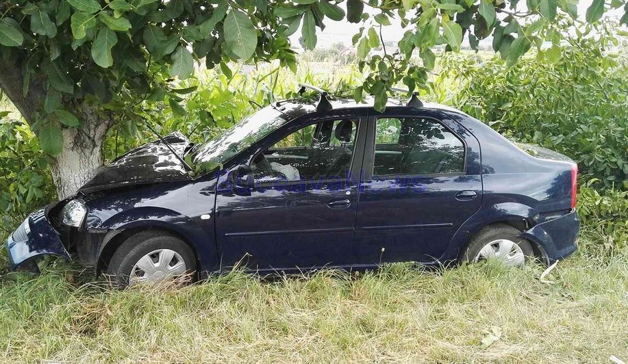 Accident cumplit! PREOT, rănit grav, după ce a intrat cu maşina în doi copaci. Poliţiştii, şocaţi!