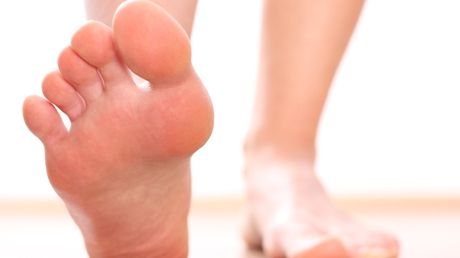 Anul morții tale îți este scris pe tălpi! Verifică să vezi cât mai ai de trăit