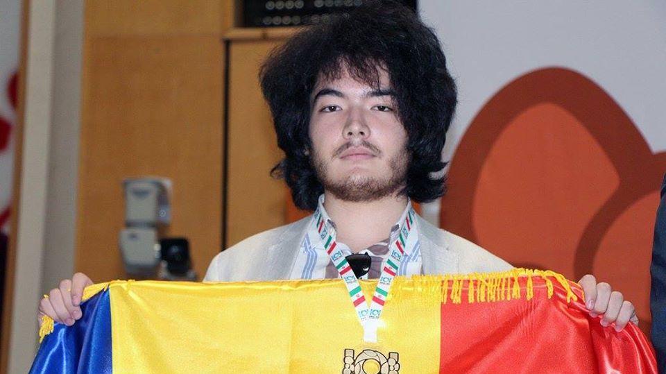 Povestea tânărului sclipitor din România, admis la patru universităţi de prestigiu din lume